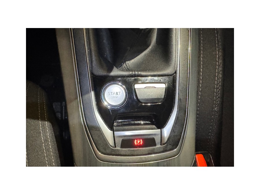 PEUGEOT d'occasion 308 1.2 PURE TECH 130 ALLURE de 2017 Paris 15 (75)﻿