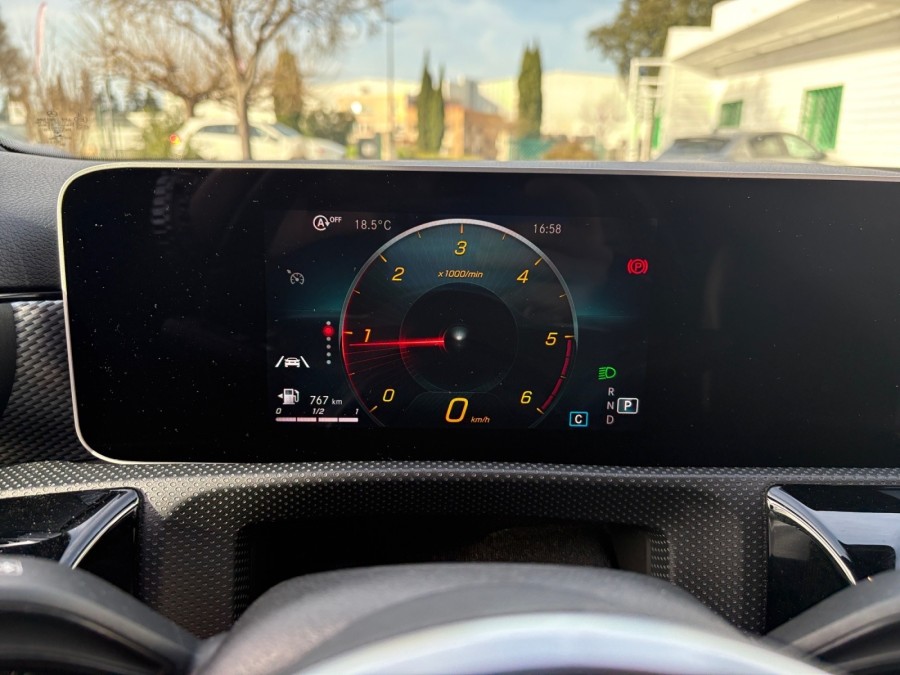 MERCEDES d'occasion CLASSE A A180 D STYLE LINE 7G-DCT de 2018 Salon