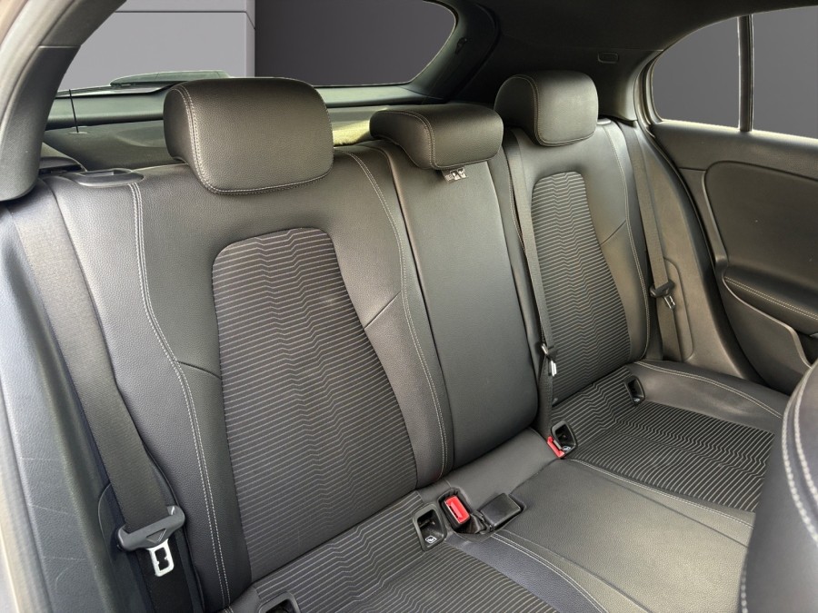 MERCEDES d'occasion CLASSE A A180 D STYLE LINE 7G-DCT de 2018 Salon