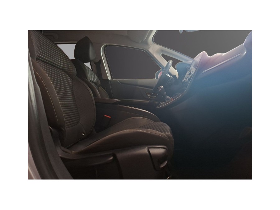 RENAULT d'occasion SCENIC 1.2 TCE 130 BUSINESS de 2017 Villepinte