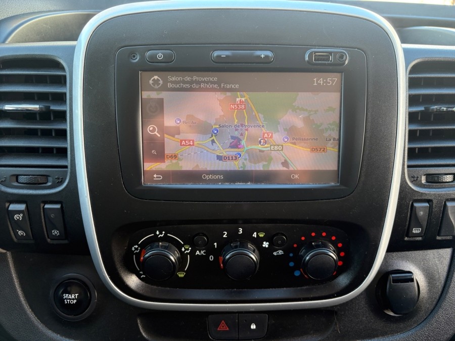 RENAULT d'occasion TRAFIC COMBI L2 1.6 DCI 125 LIFE de 2017 Salon de
