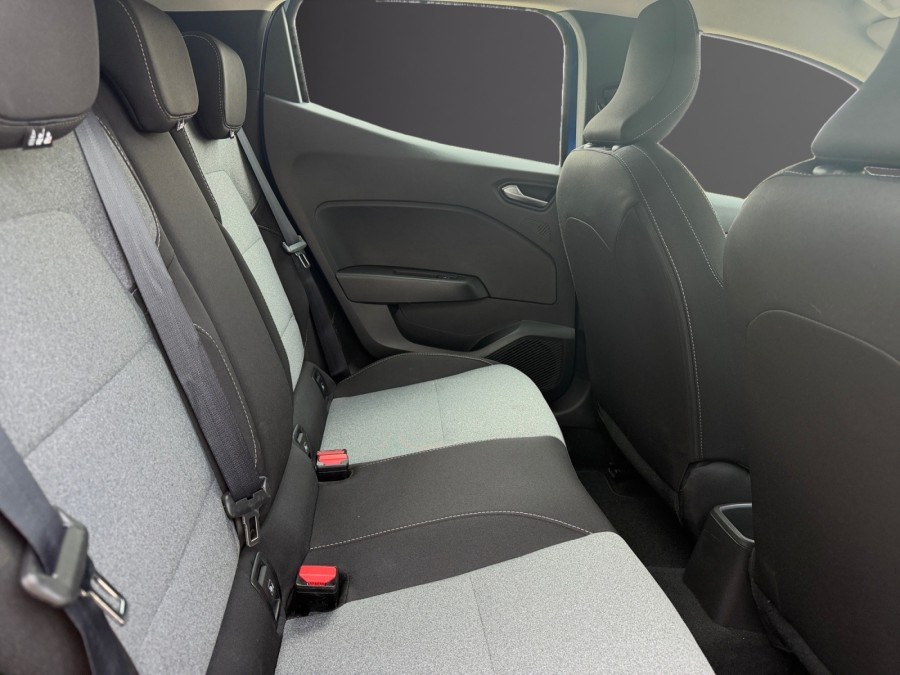 RENAULT d'occasion CLIO 1.5 DCI 100 GENERATION de 2025 Salon de
