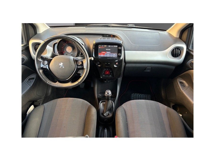 PEUGEOT d'occasion 108 1.2 PURE TECH 82 ACTIVE de 2014 Salon de