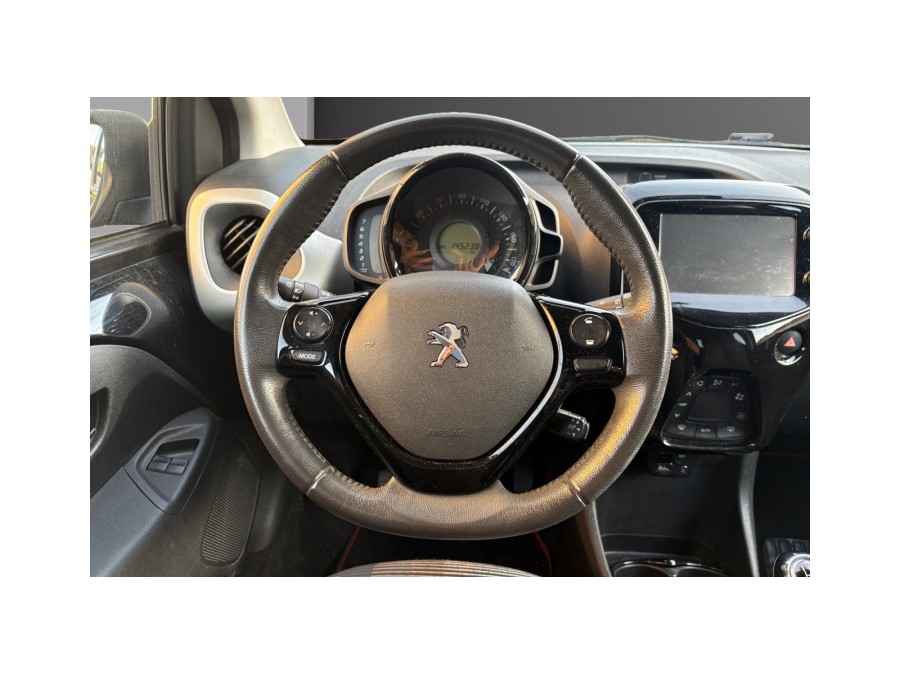 PEUGEOT d'occasion 108 1.2 PURE TECH 82 ACTIVE de 2014 Salon de