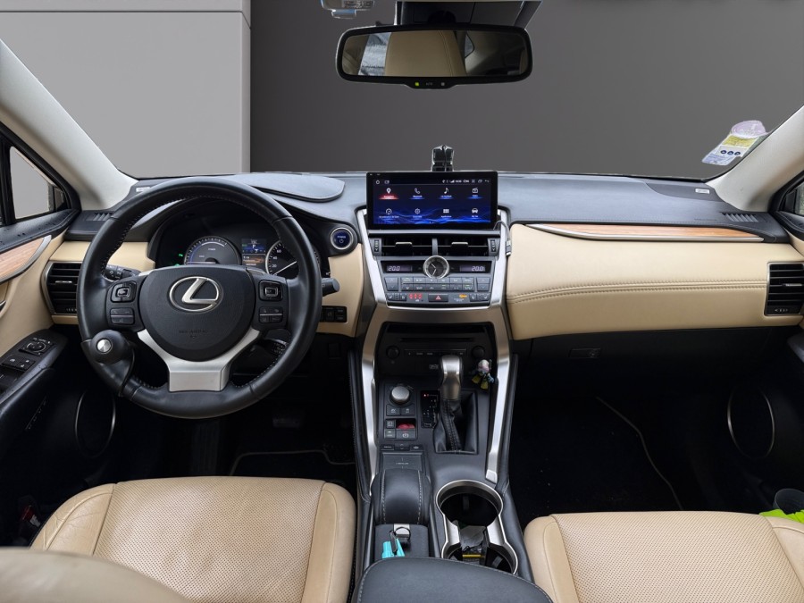 LEXUS d'occasion NX 300H 4WD Executive Auto de 2015 Orleans (45)﻿