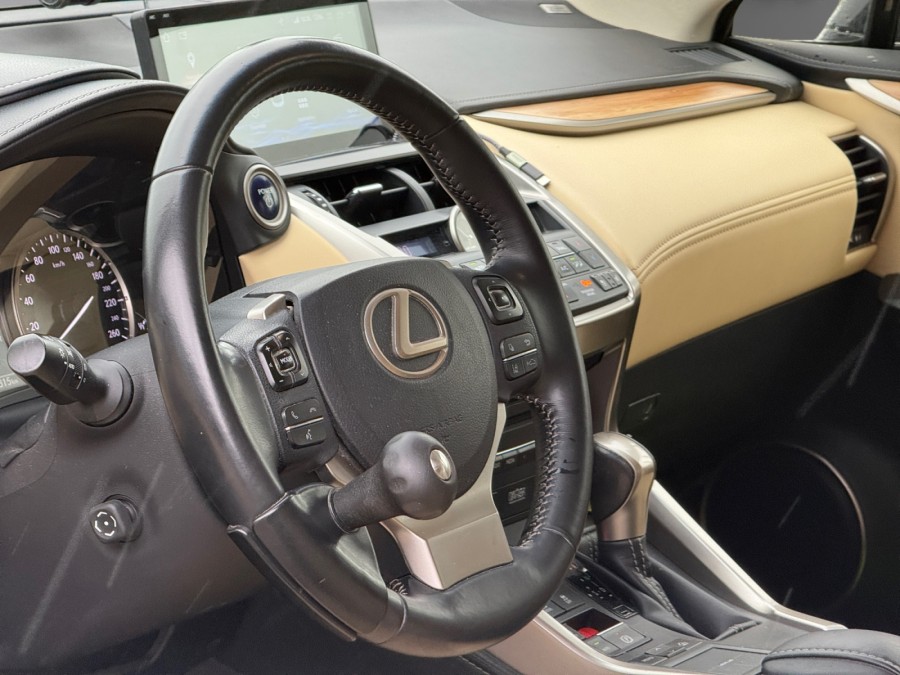 LEXUS d'occasion NX 300H 4WD Executive Auto de 2015 Orleans (45)﻿