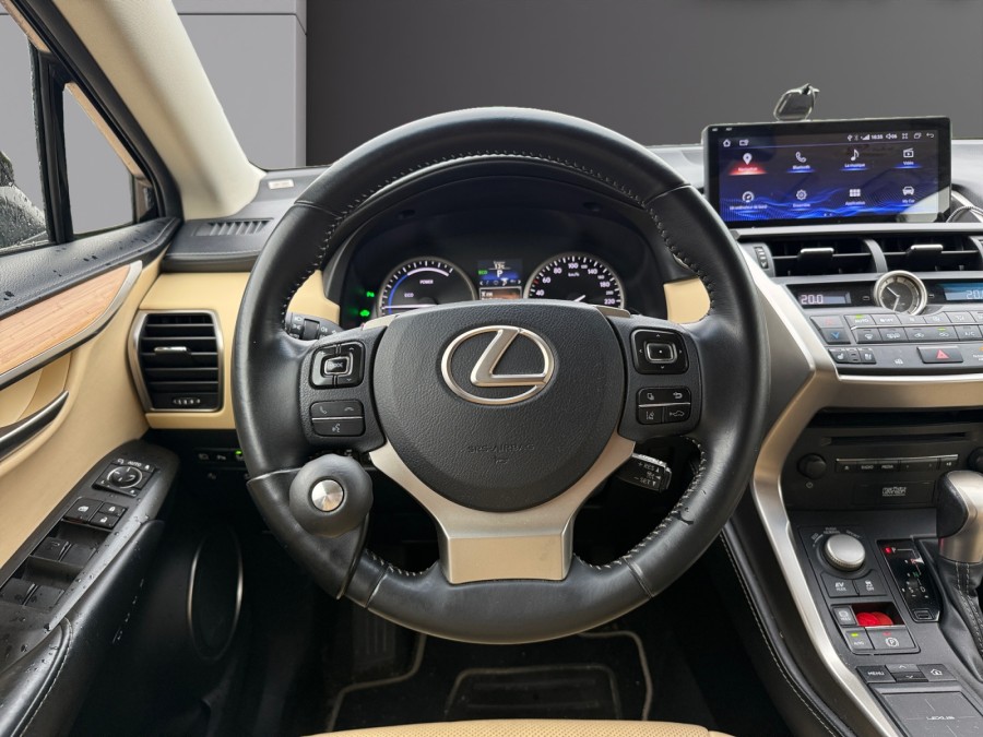 LEXUS d'occasion NX 300H 4WD Executive Auto de 2015 Orleans (45)﻿