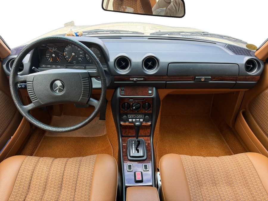 MERCEDES d'occasion CLASSE C Merccedes Benz 280 CE (C 123) de 1977