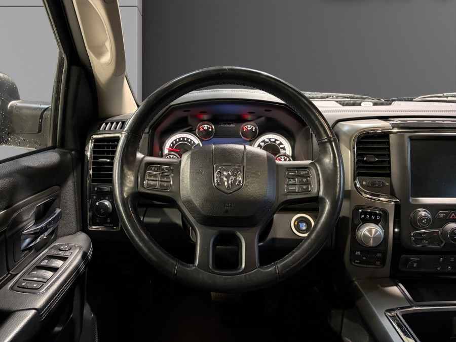 DODGE d'occasion RAM 5.7L HEMI de 2013 Fontainebleau (77)﻿