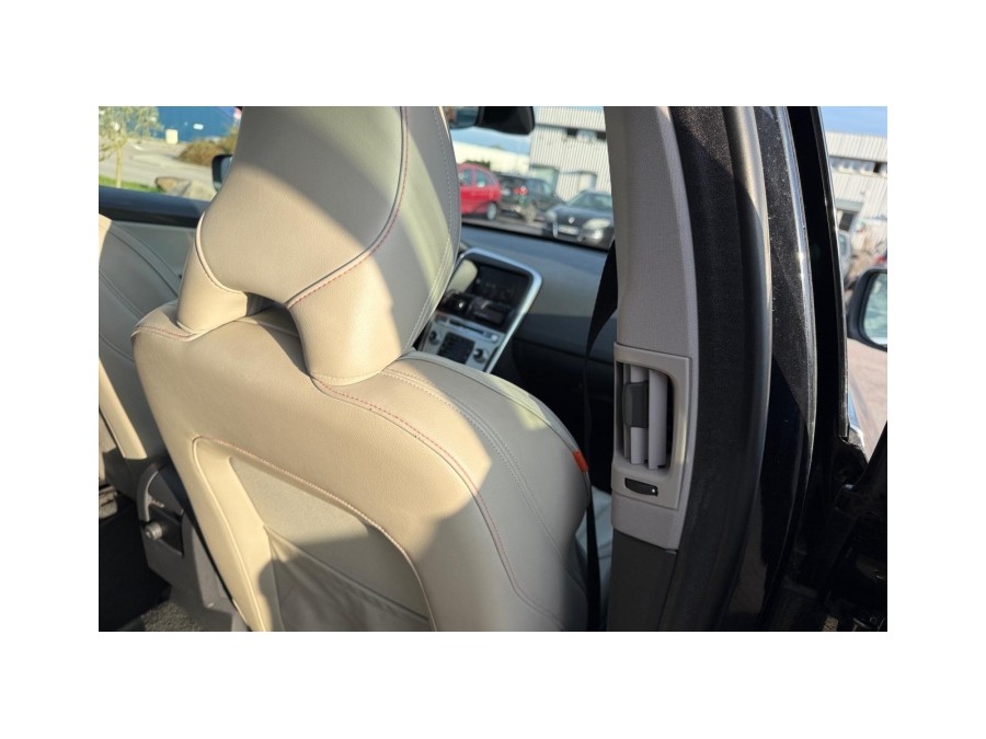 VOLVO d'occasion XC60 D4 181 OCEAN RACE EDITION GEARTRONIC de 2015