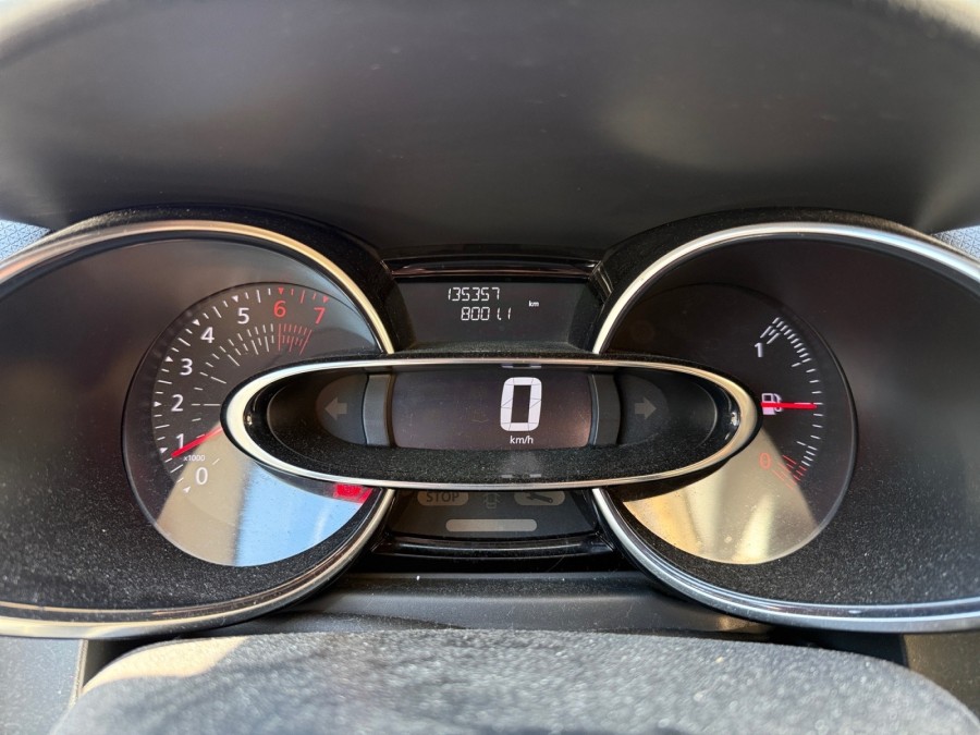 RENAULT d'occasion CLIO TCE 120 LIMITED de 2017 Cannes (06)﻿
