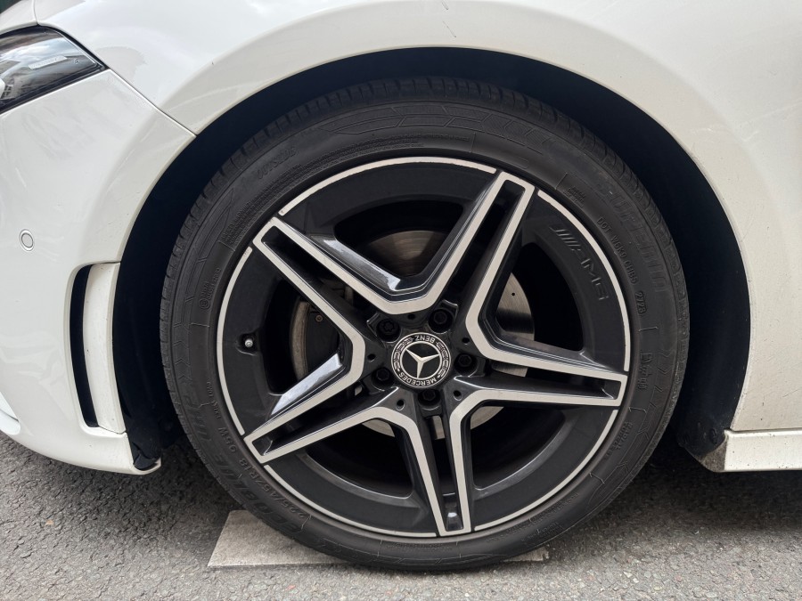 MERCEDES d'occasion CLASSE A IV A180 D BERLINE AMG LINE 7G-DCT de