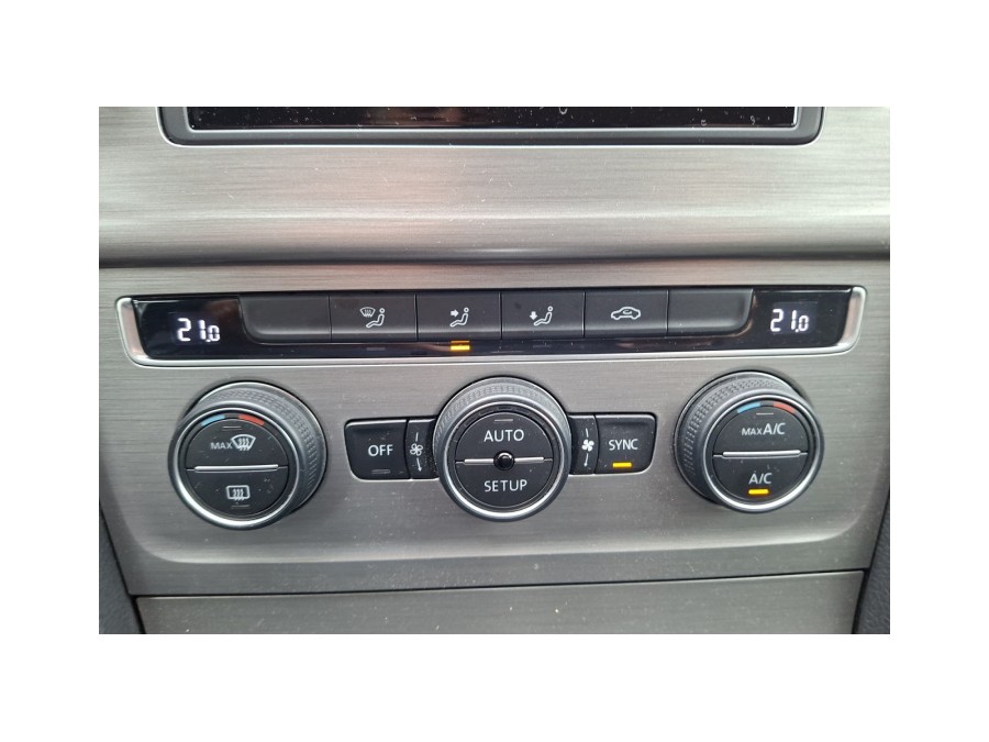 VOLKSWAGEN d'occasion GOLF 1.2 TSI 105 LOUNGE DSG de 2014 Champigny