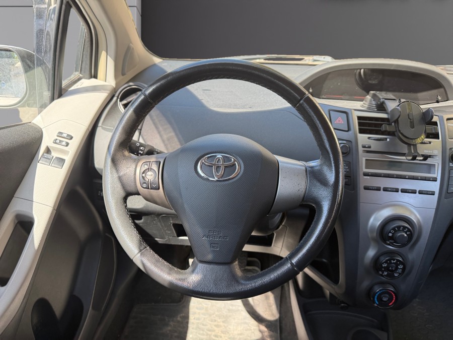 TOYOTA d'occasion YARIS 1.0 VVT-I CONFORT PACK de 2011 Cannes (06)﻿