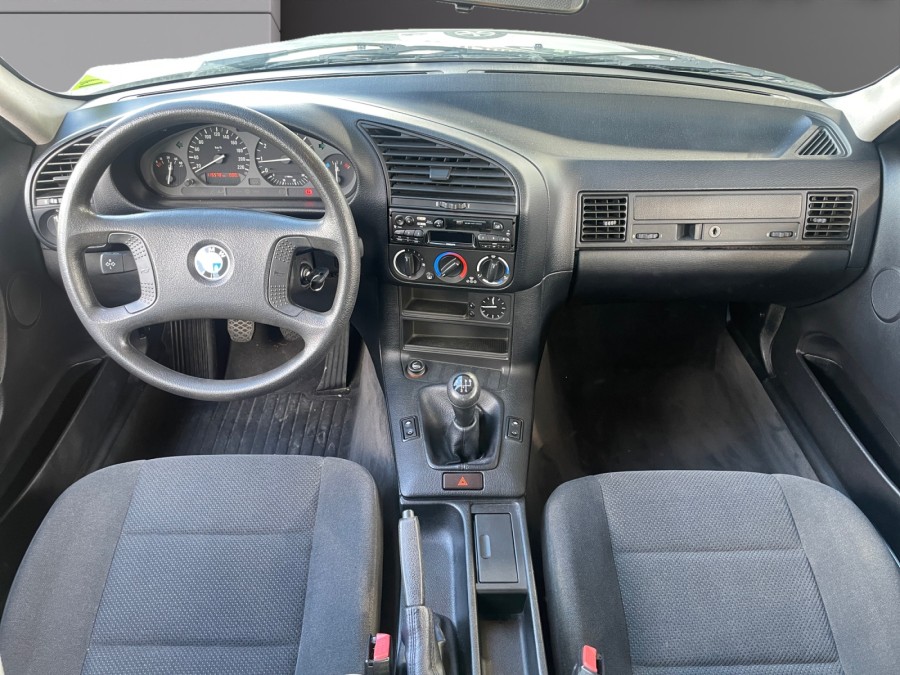 BMW d'occasion 316 I de 1991 Royan (17)﻿