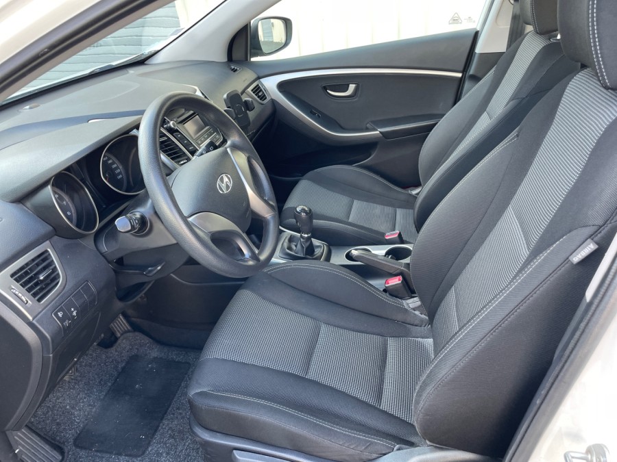 HYUNDAI d'occasion I30 1.4 100 PACK EVIDENCE de 2012 Royan (17)﻿