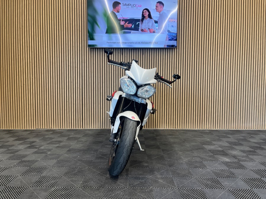 TRIUMPH d'occasion STREETTRI 675 de 2014 Pau (64)﻿