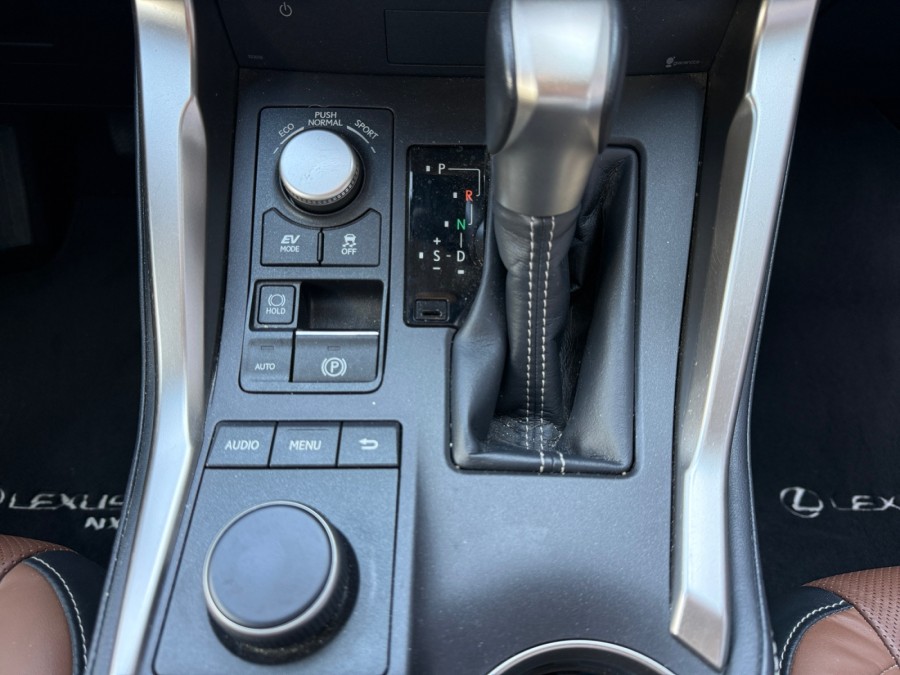 LEXUS d'occasion NX 300H 4WD PACK LUXE de 2017 Les Sables d'Olonne