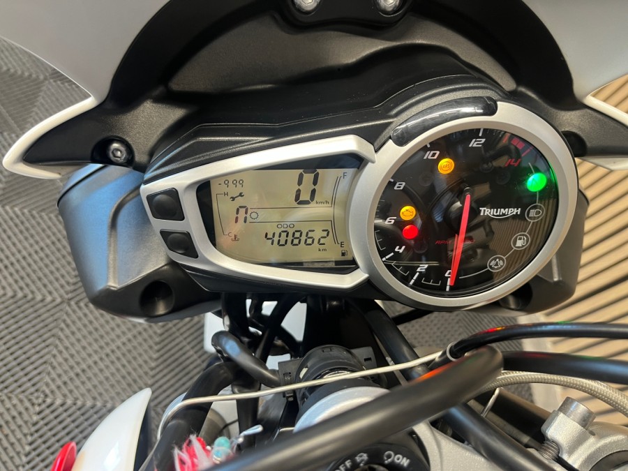 TRIUMPH d'occasion STREETTRI 675 de 2014 Pau (64)﻿