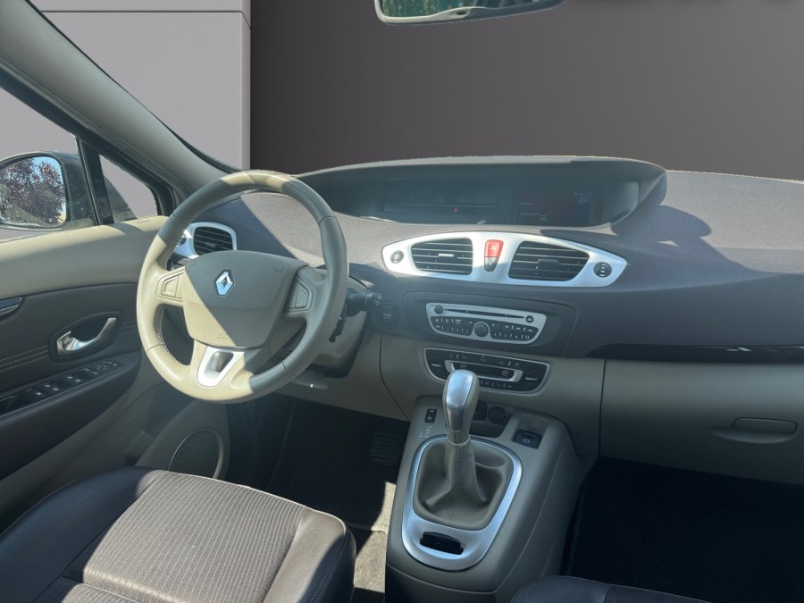 RENAULT d'occasion SCENIC 2.0 16V 140 PRIVILEGE CVT de 2010 Evreux