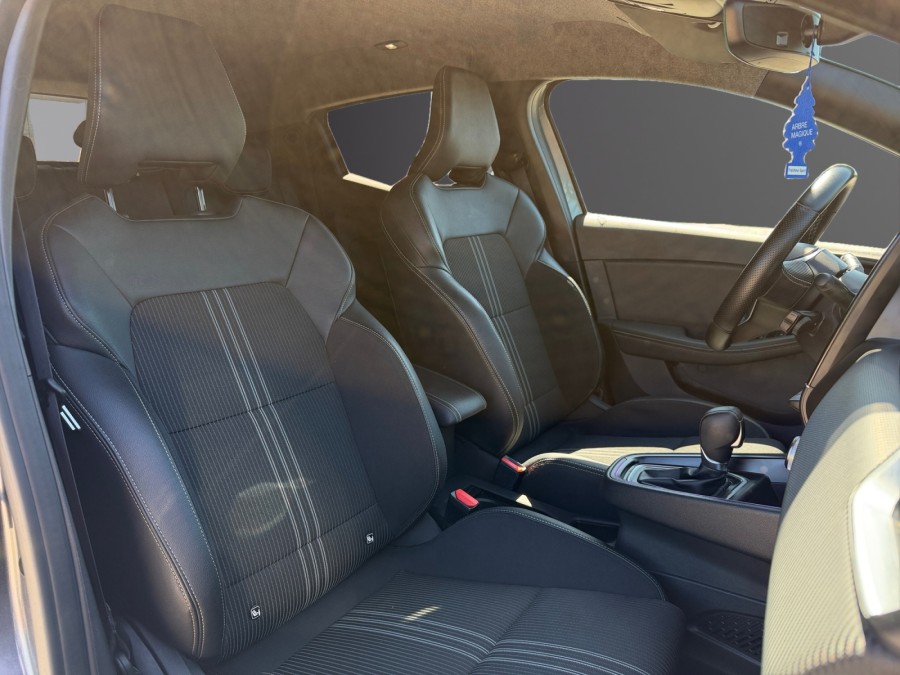 RENAULT d'occasion CLIO 1.6 E-TECH 145 ENGINEERED de 2023 Orleans