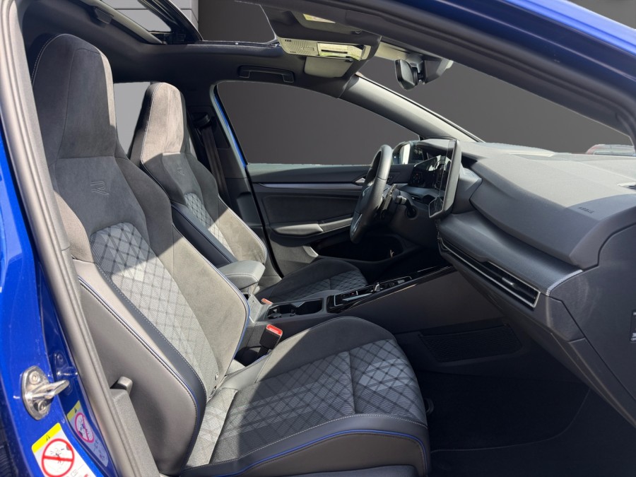 VOLKSWAGEN d'occasion GOLF 1.5 E-TSI 150 R-LINE DSG de 2025 Lyon Nord