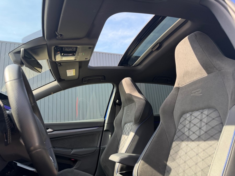 VOLKSWAGEN d'occasion GOLF 1.5 E-TSI 150 R-LINE DSG de 2025 Lyon Nord