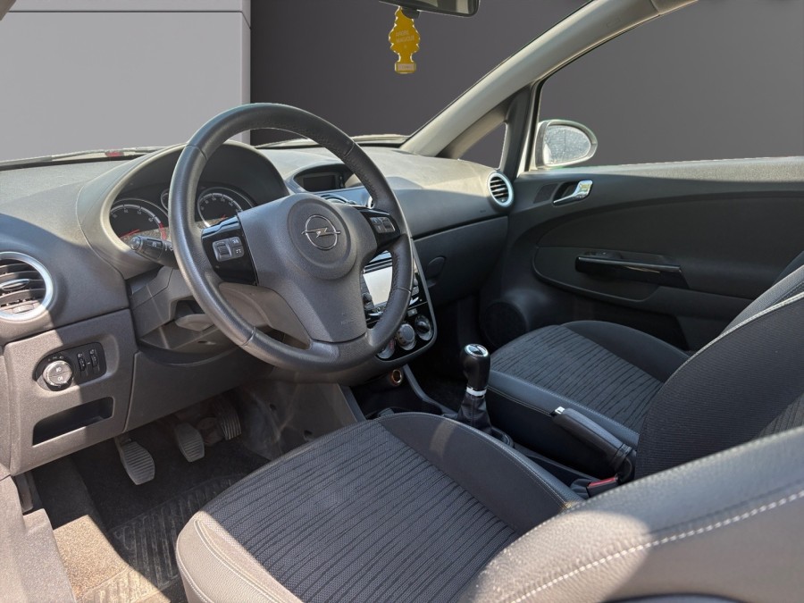OPEL d'occasion CORSA 1.4 TWINPORT 100 GRAPHITE de 2014 Salon de