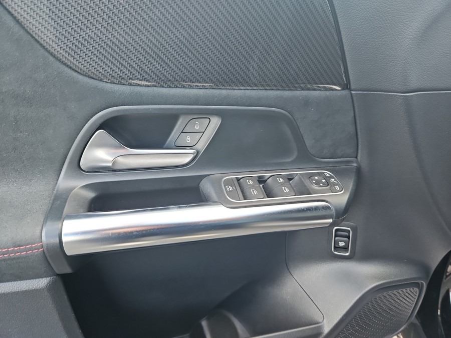 MERCEDES d'occasion GLA 2.0 200 D 8G-DCT AMG Line de 2020 Le Puy en