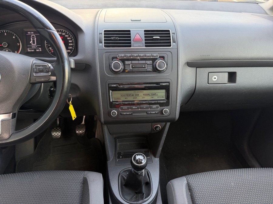 VOLKSWAGEN d'occasion TOURAN 1.6 TDI 105 Confortline de 2011