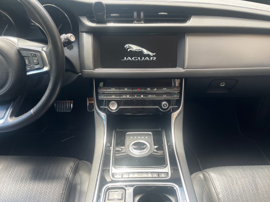 JAGUAR d'occasion XF 2.0 180 de 2019 Cannes (06)﻿