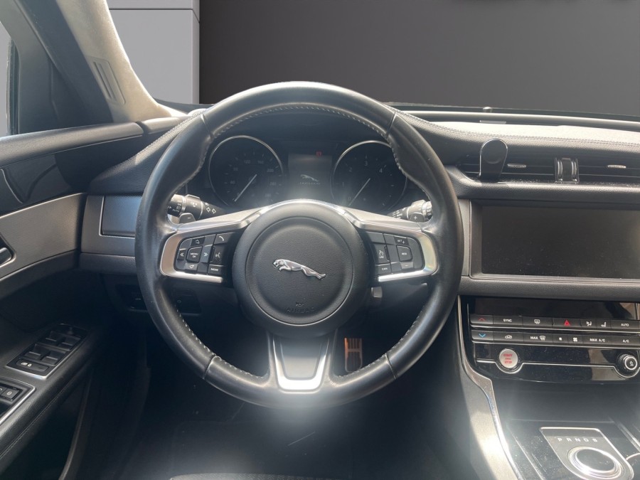 JAGUAR d'occasion XF 2.0 180 de 2019 Cannes (06)﻿