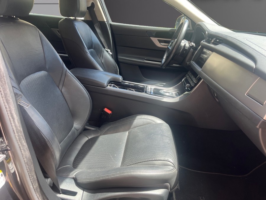 JAGUAR d'occasion XF 2.0 180 de 2019 Cannes (06)﻿
