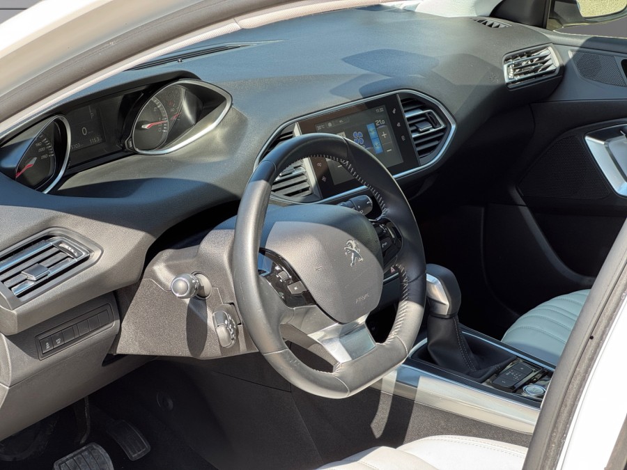 PEUGEOT d'occasion 308 1.2 PURE TECH 130 FÉLINE EAT de 2016 Orleans