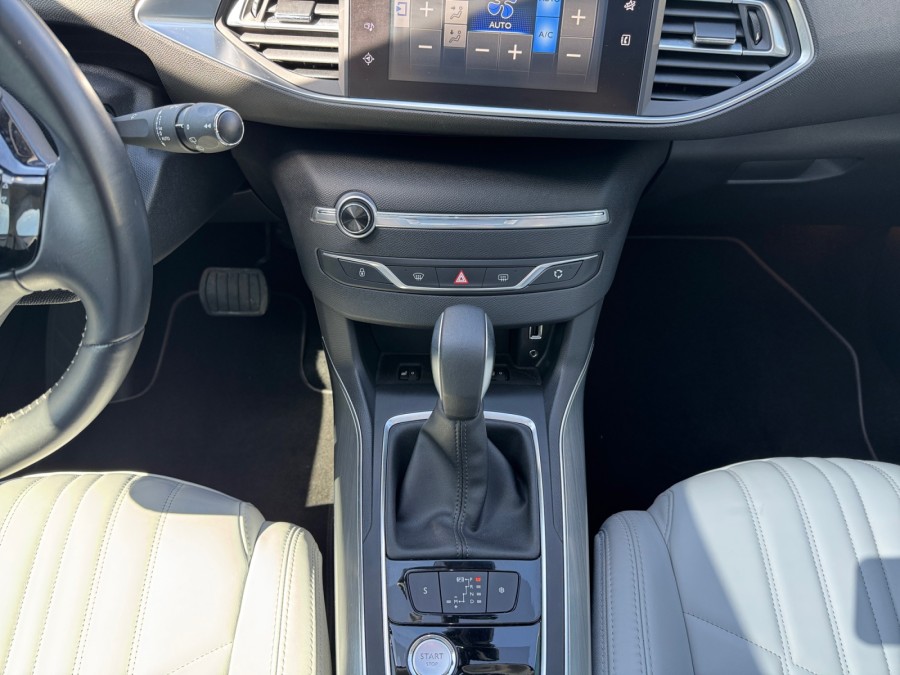 PEUGEOT d'occasion 308 1.2 PURE TECH 130 FÉLINE EAT de 2016 Orleans