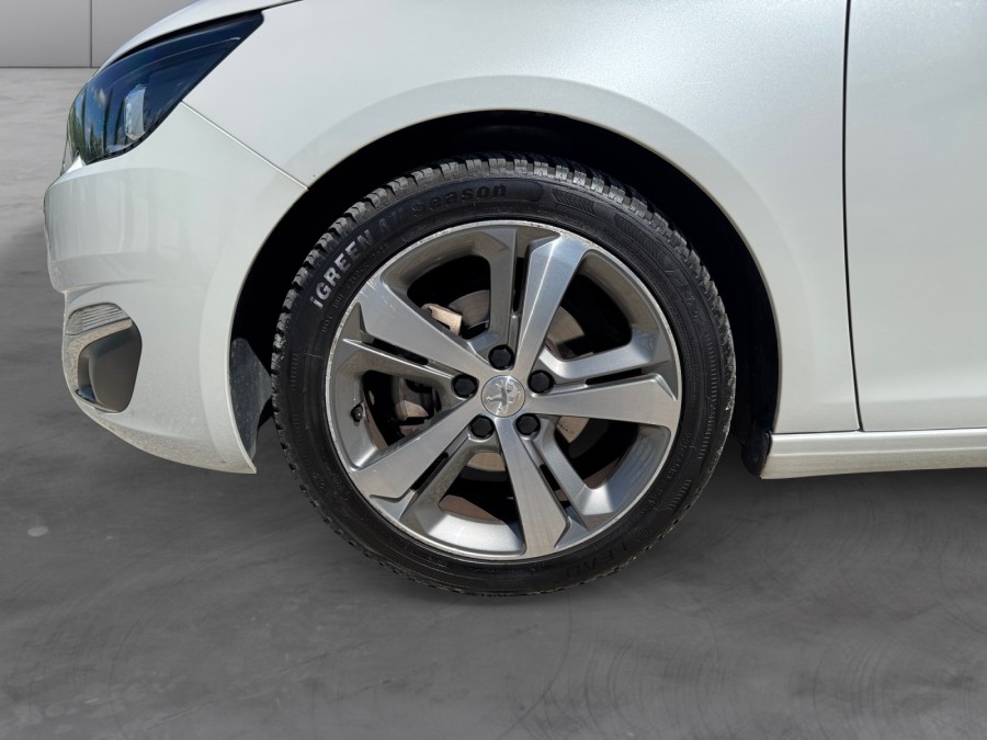 PEUGEOT d'occasion 308 1.2 PURE TECH 130 FÉLINE EAT de 2016 Orleans