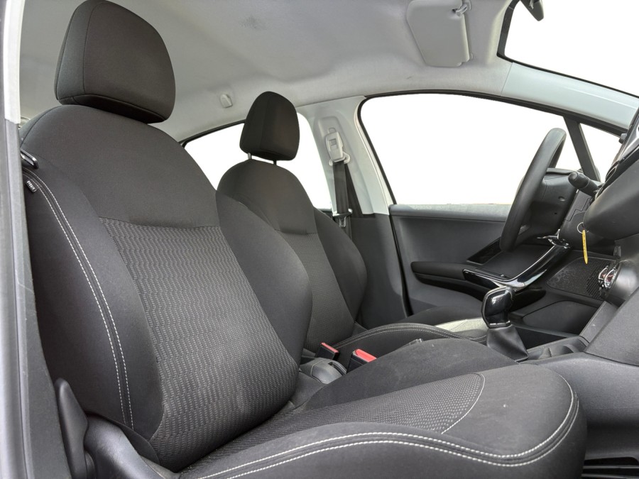 PEUGEOT d'occasion 208 1.2 PureTech 82ch BVM5 de 2017 Orgeval