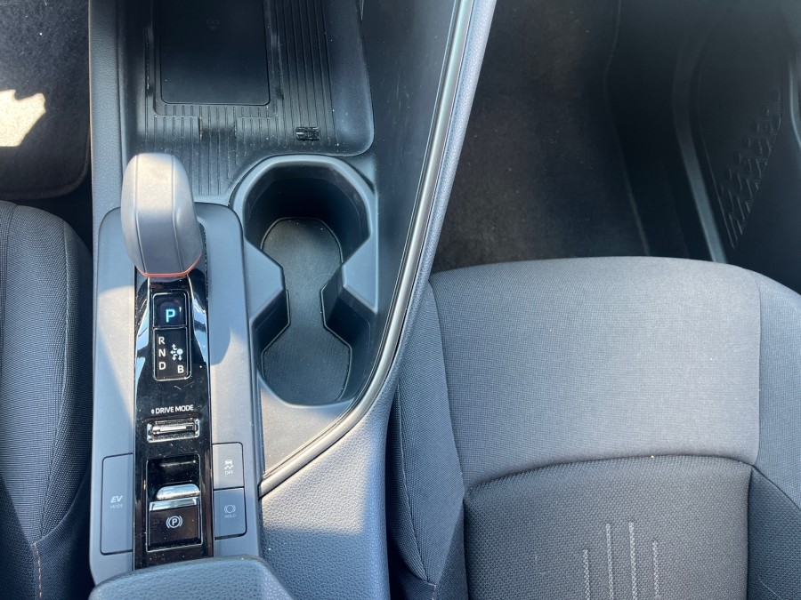 TOYOTA d'occasion C-HR 1.8 140H DYNAMIC BUSINESS de 2024 Toulouse