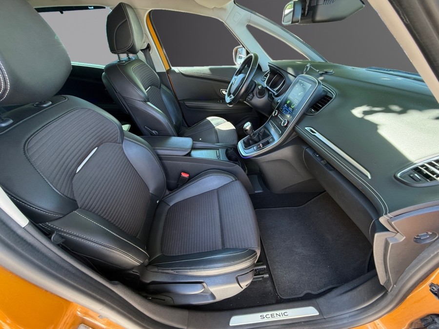 RENAULT d'occasion SCENIC 1.5 DCI 110 INTENS de 2016 Salon de