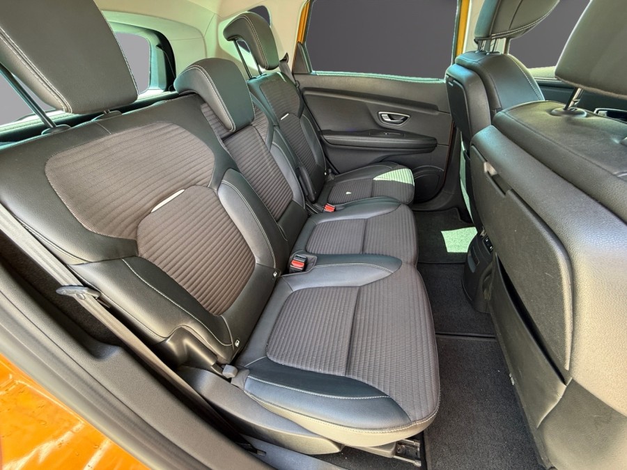 RENAULT d'occasion SCENIC 1.5 DCI 110 INTENS de 2016 Salon de
