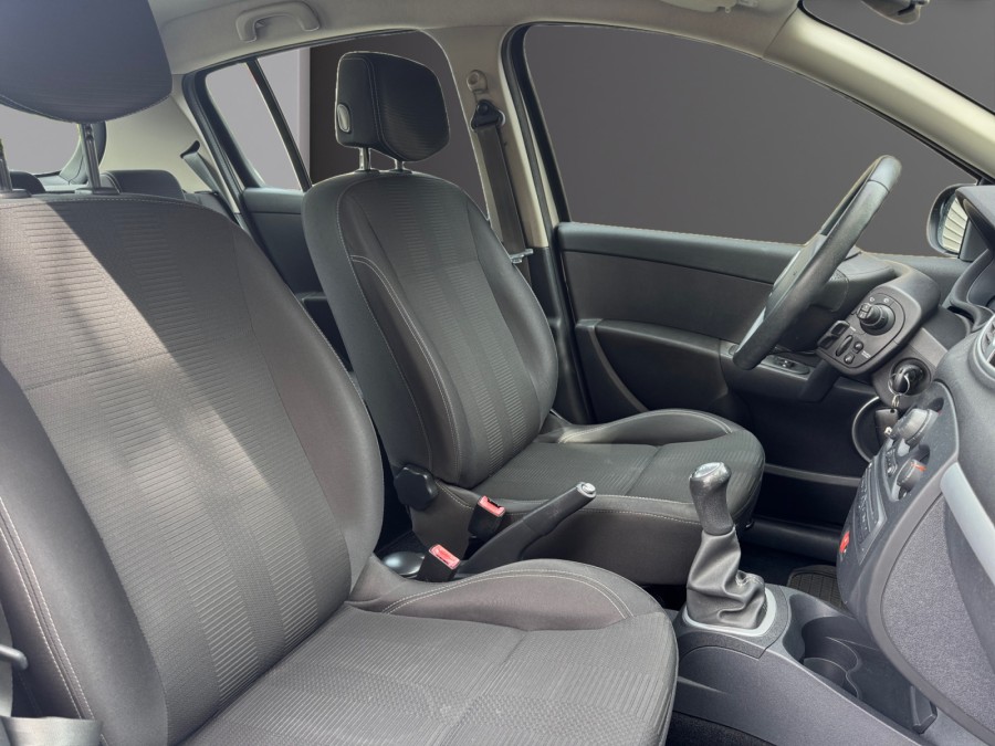 RENAULT d'occasion CLIO CONFORT EXPRESSION 1.5DCI 85 de 2011 Pertuis