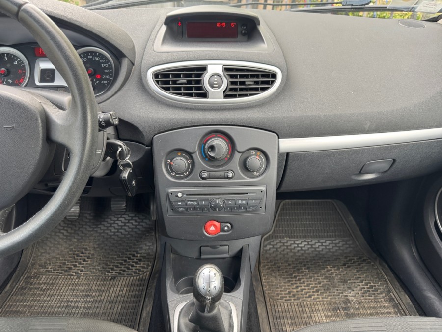 RENAULT d'occasion CLIO CONFORT EXPRESSION 1.5DCI 85 de 2011 Pertuis