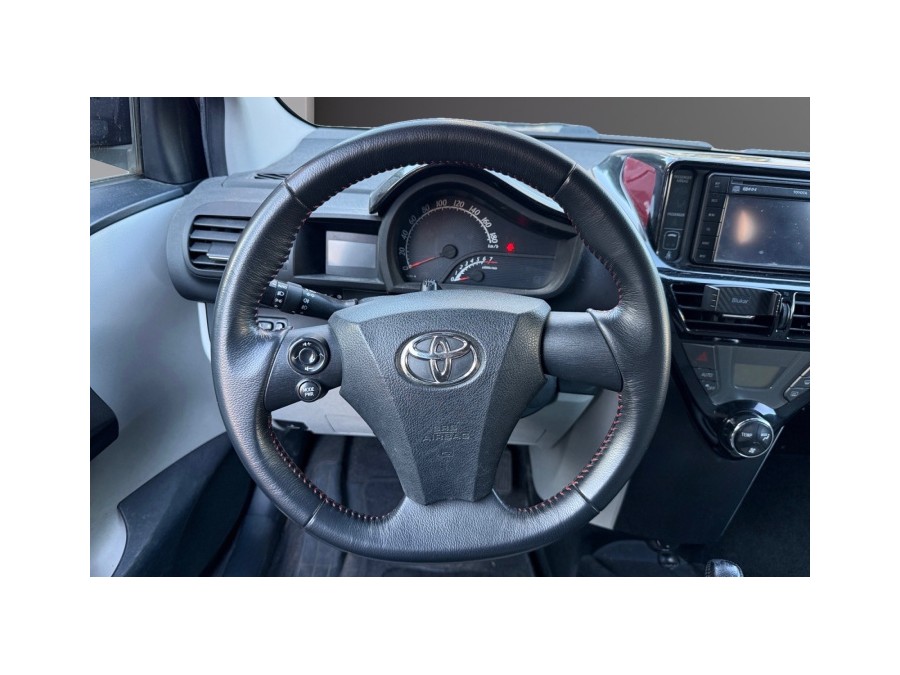 TOYOTA d'occasion IQ 1.0 68 VVT-I IQ DARK EDITION MULTIDRIVE de 2011