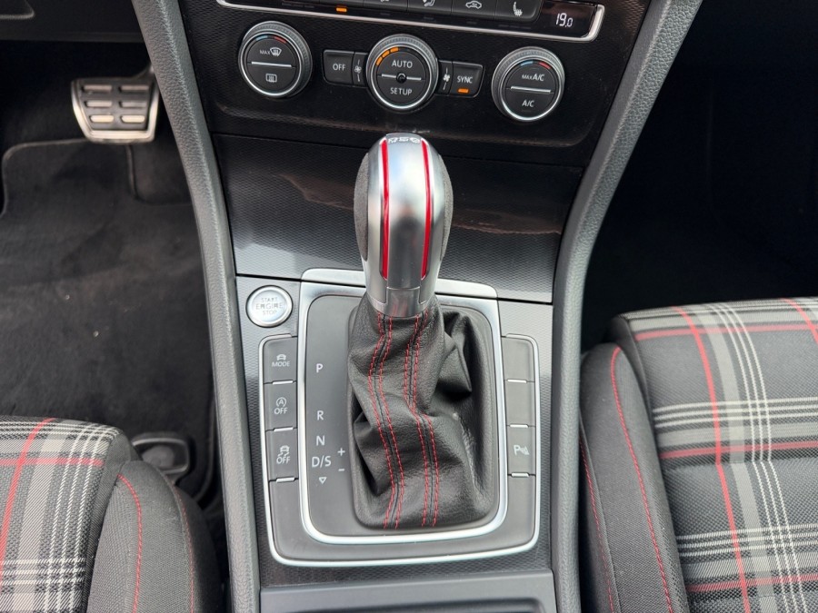 VOLKSWAGEN d'occasion GOLF 2.0 TSI 220 GTI DSG de 2014 Troyes (10)﻿