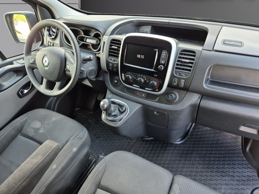 RENAULT d'occasion TRAFIC L1H1 1.6 DCI 140 CONFORT de 2019 Angers