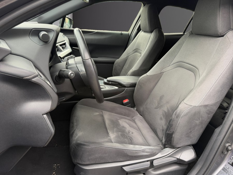 LEXUS d'occasion UX 250H 2WD de 2020 Lyon Nord (69)﻿