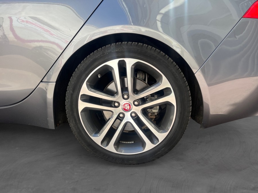 JAGUAR d'occasion XE 2.0L D 180 PURE BA de 2017 Le Raincy (93)﻿