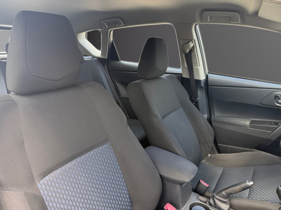 TOYOTA d'occasion AURIS TS 136H FREESTYLE de 2013 Orleans (45)﻿
