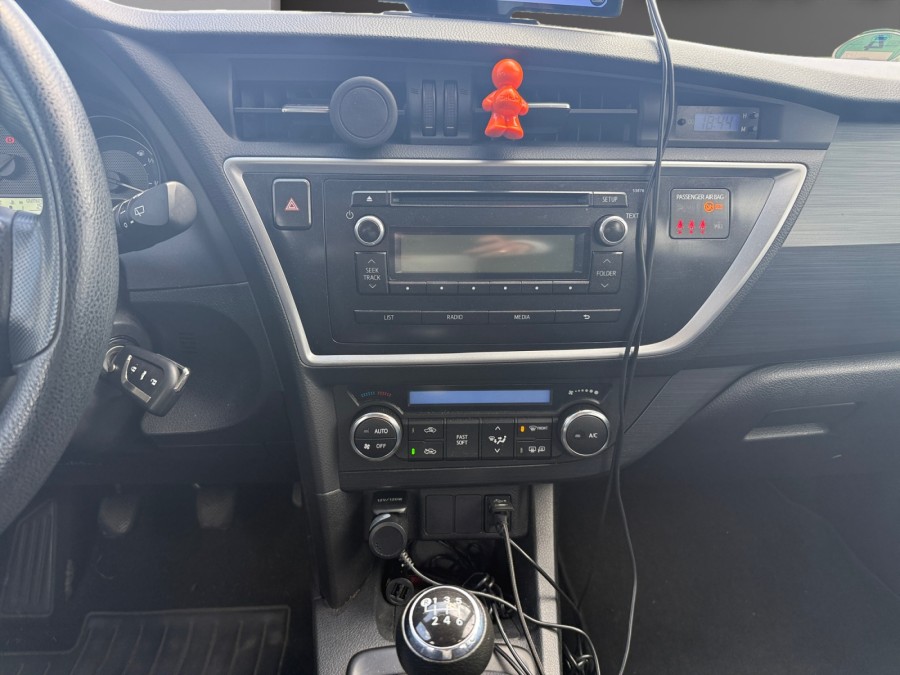 TOYOTA d'occasion AURIS TS 136H FREESTYLE de 2013 Orleans (45)﻿