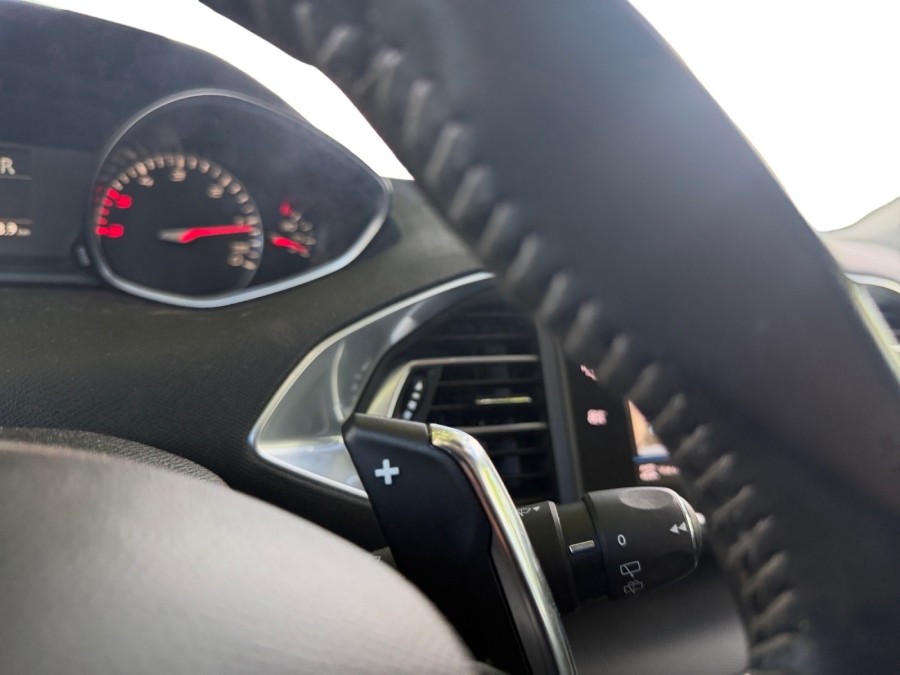 PEUGEOT d'occasion 308 1.5 BLUE HDI 130 ALLURE EAT8 de 2019 Salon de